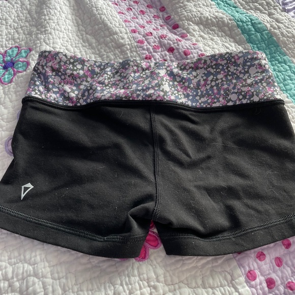 Ivivva reversible shorts - Picture 4 of 4